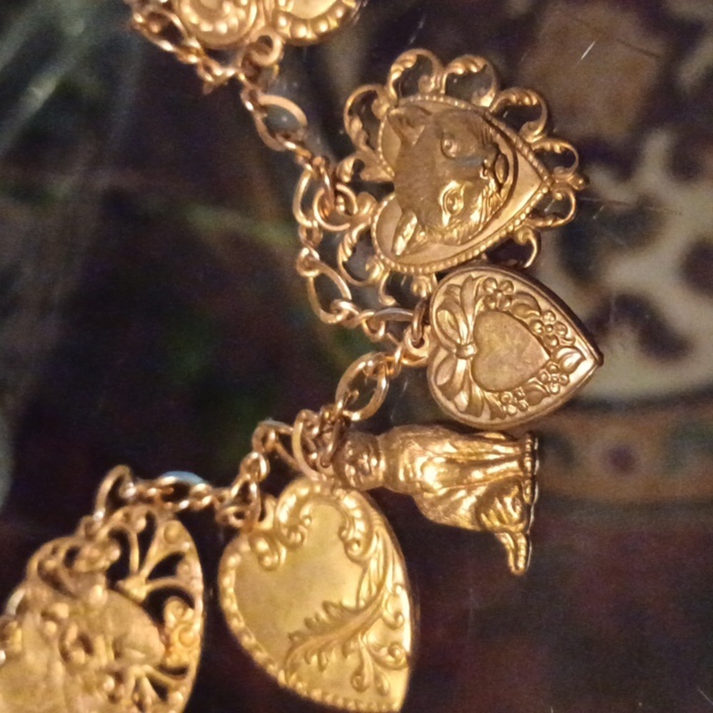 GOLDTONE AND BRASS HEARTS WITH CATS  RARE FIND NECKLACE - Picture 3 of 6